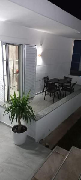 Arjan Dyli Guesthouse